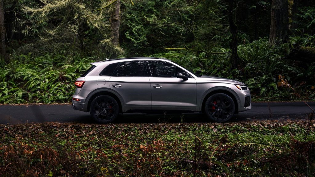 1920x1080 MY25 SQ5 Exterior Profile Parked 1297 1