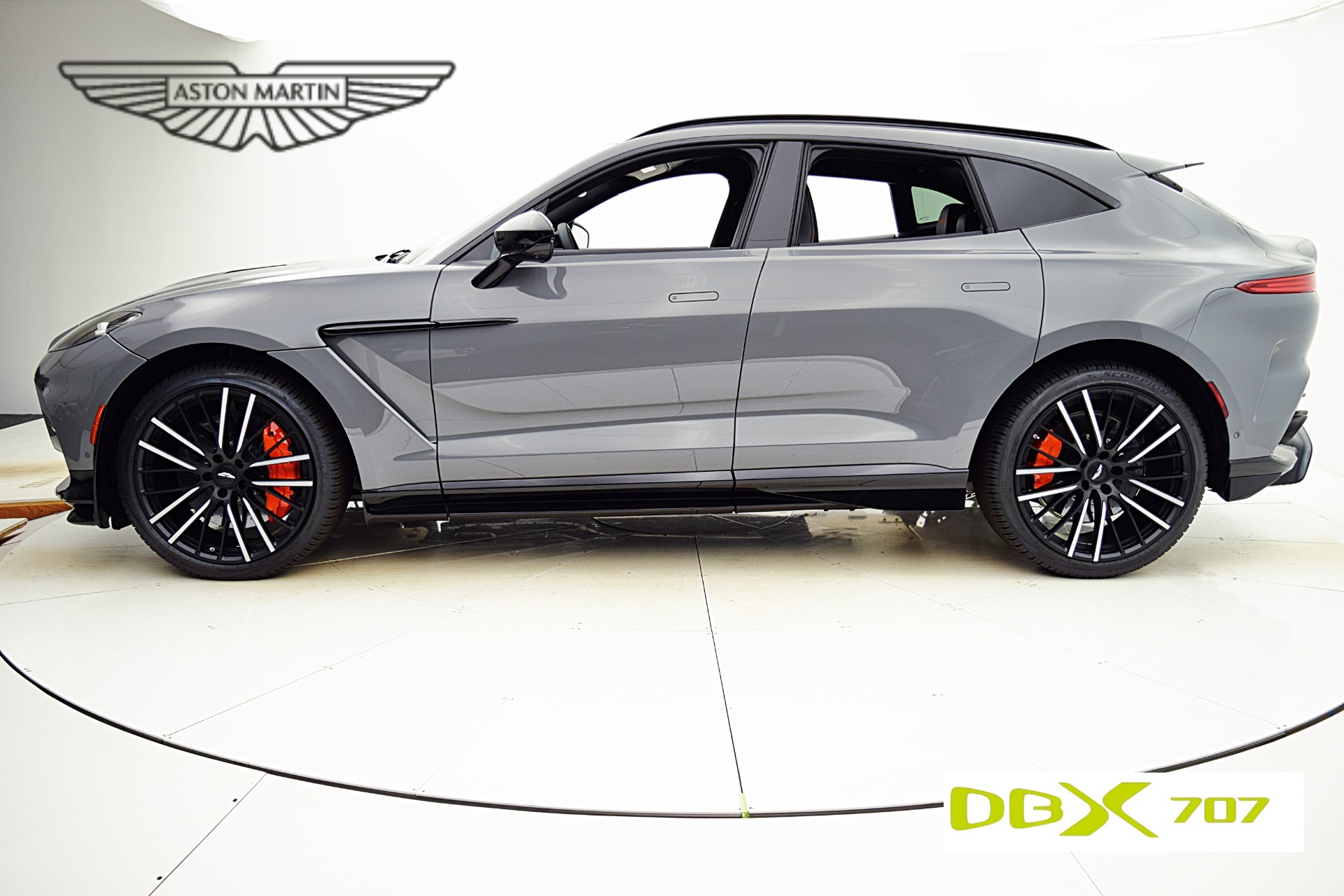 Aston Martin DBX 707 2025