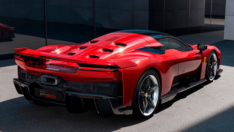 ferrari f80 posterior