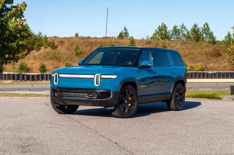 Rivian R1S 2025