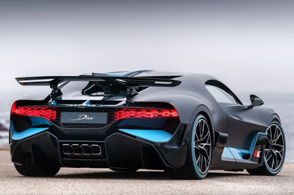 BUGATTI Divo 6